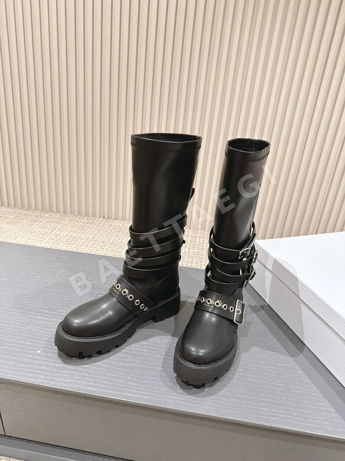 디올 블랙 송아지가죽 투톤 로고 부츠 8606 상세 이미지 2