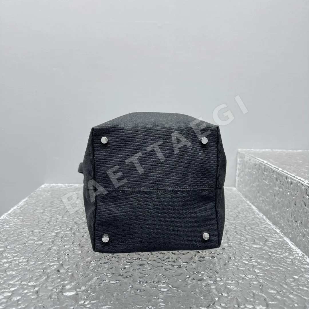 더로우 블랙 캔버스 버킷백 상세 이미지 6