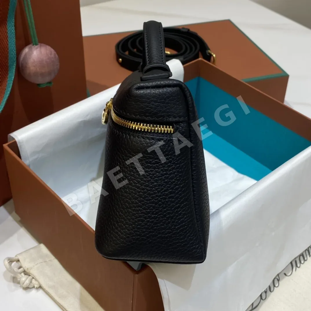 로로피아나 L19 블랙 골드 버클 미니 핸드백 상세 이미지 5