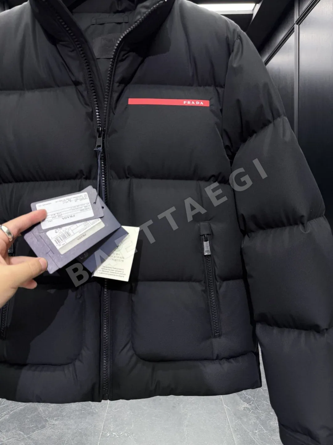 프라다 경량 구스 다운 패딩 점퍼 상세 이미지 7