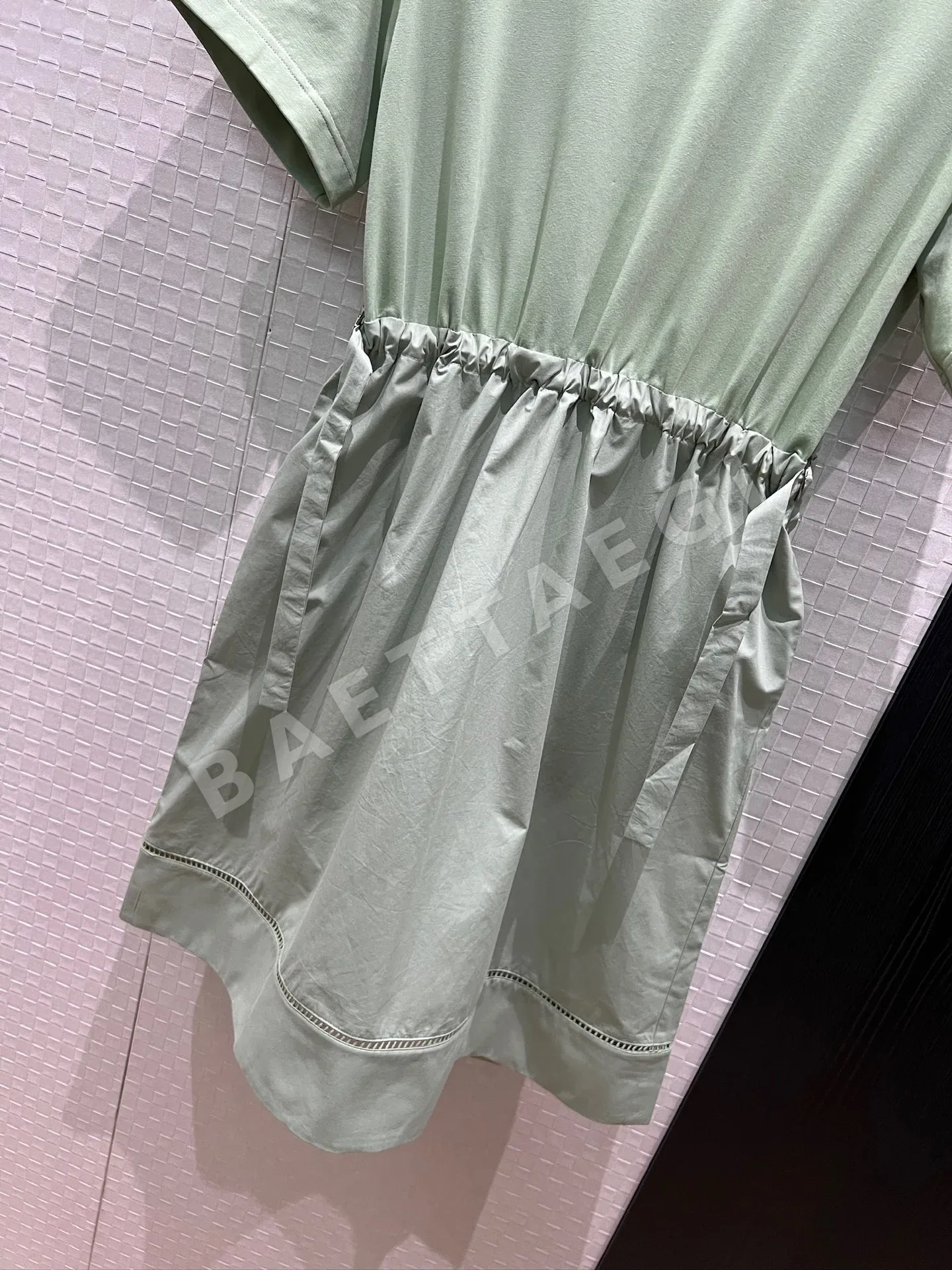 몽클레르 패치워크 드로스트링 허리 반팔 원피스 상세 이미지 7
