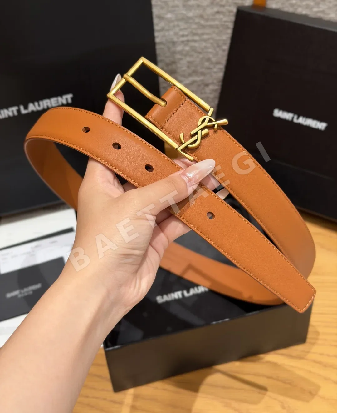 생로랑 카산드르 스퀘어 버클 스무스 카프스킨 벨트 상세 이미지 3
