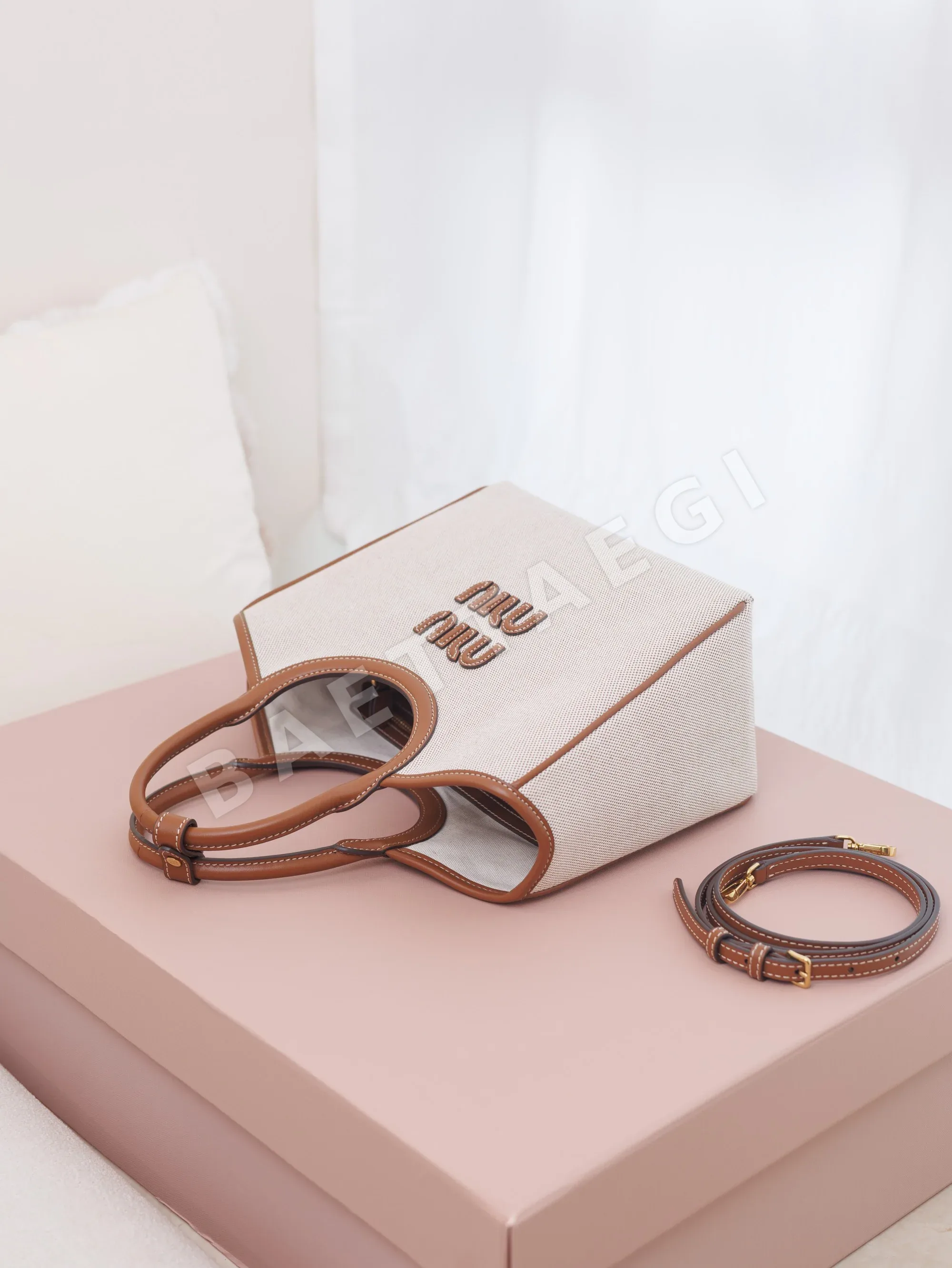 미우미우 소가죽 캔버스 토트백 5BA284M1180 상세 이미지 7