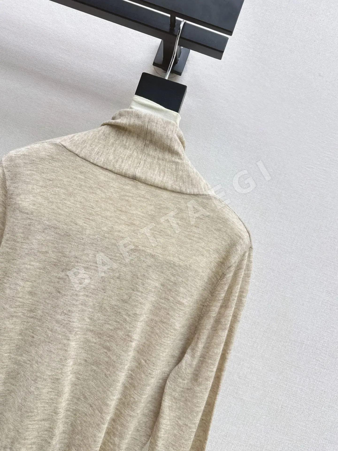 디올 울 크로스오버 V넥 긴팔 티셔츠 상세 이미지 9