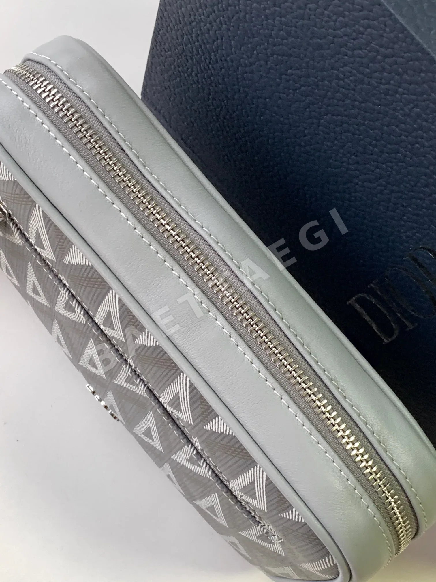 디올 CD 다이아몬드 패턴 파우치 상세 이미지 7