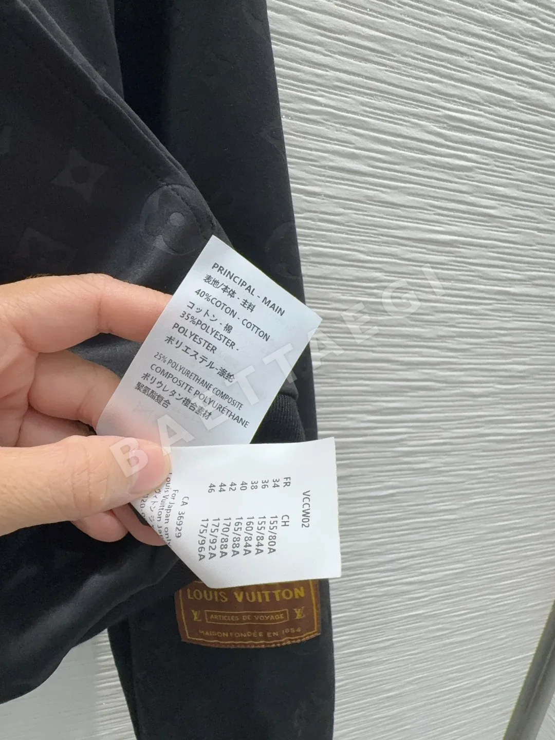 루이비통 엠보싱 후드 숏 자켓 상세 이미지 9