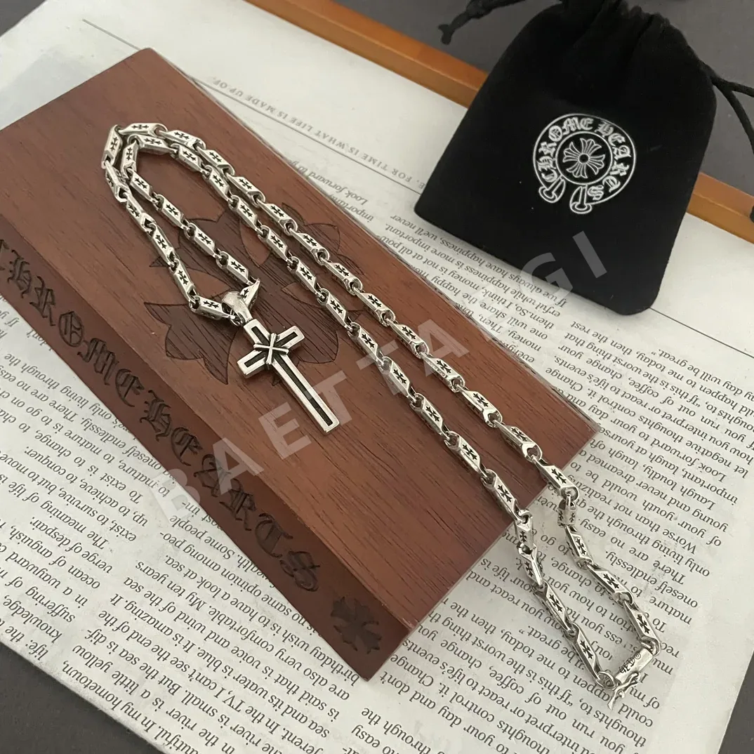 크롬하츠 레트로 크로스 장식 목걸이 상세 이미지 2