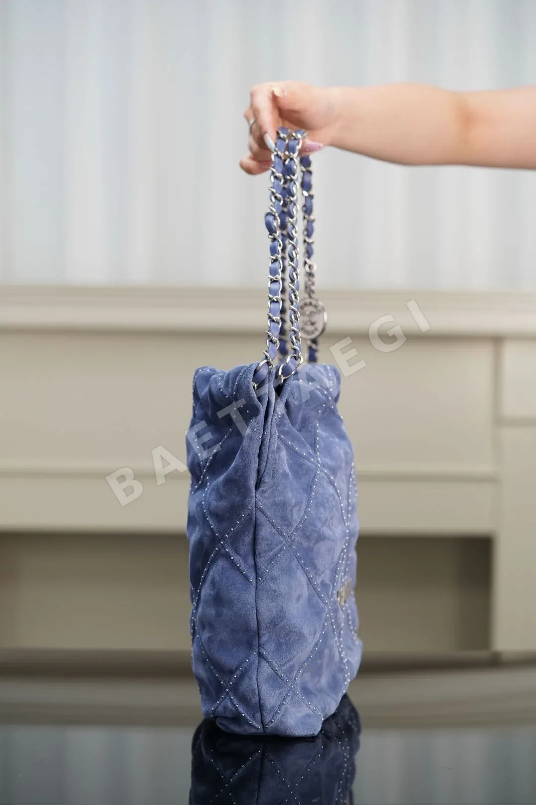 샤넬 스웨이드 미니 가방 상세 이미지 6