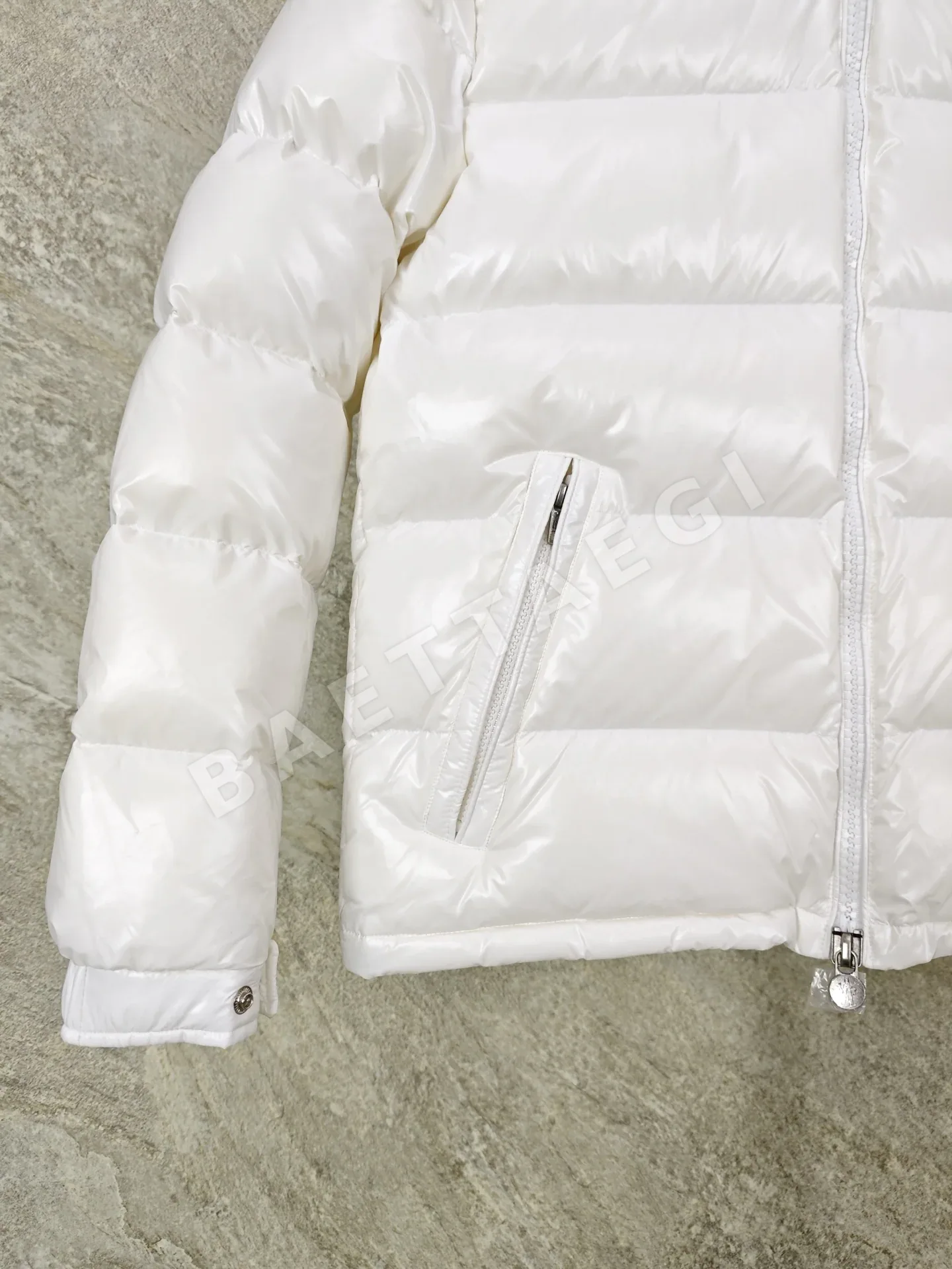 몽클레르 마야 후드 쇼트 다운 재킷(Moncler Maya Hooded Short Down Jacket) 상세 이미지 6