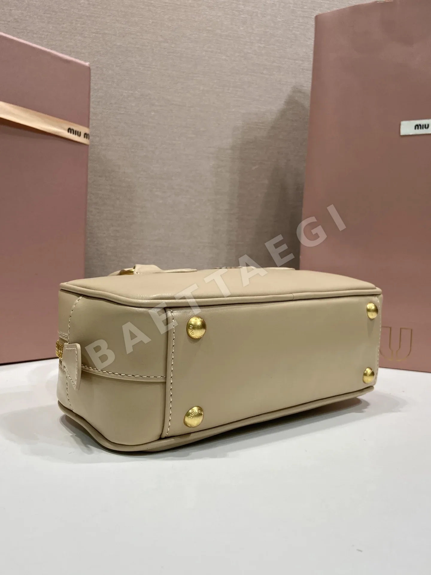 미우미우 샌드 패딩 볼링 가방 5BB142 상세 이미지 6