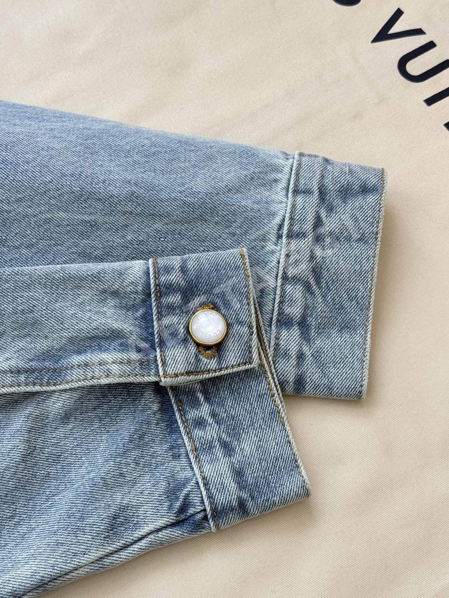 루이비통 LV 배지 워시드 데님 자켓 상세 이미지 7