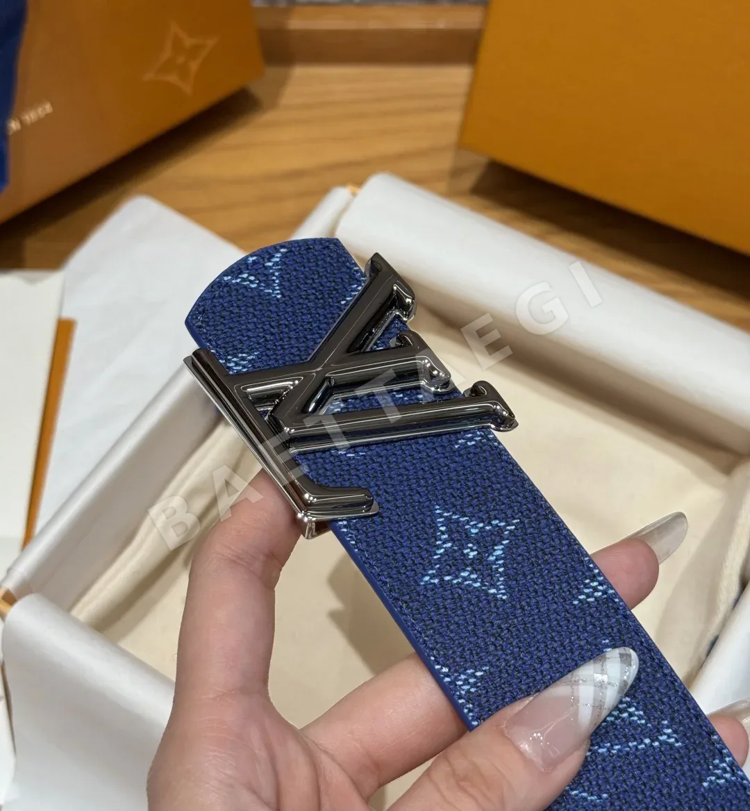 루이비통 디멘션 모노그램 리버서블 가죽 벨트 상세 이미지 7