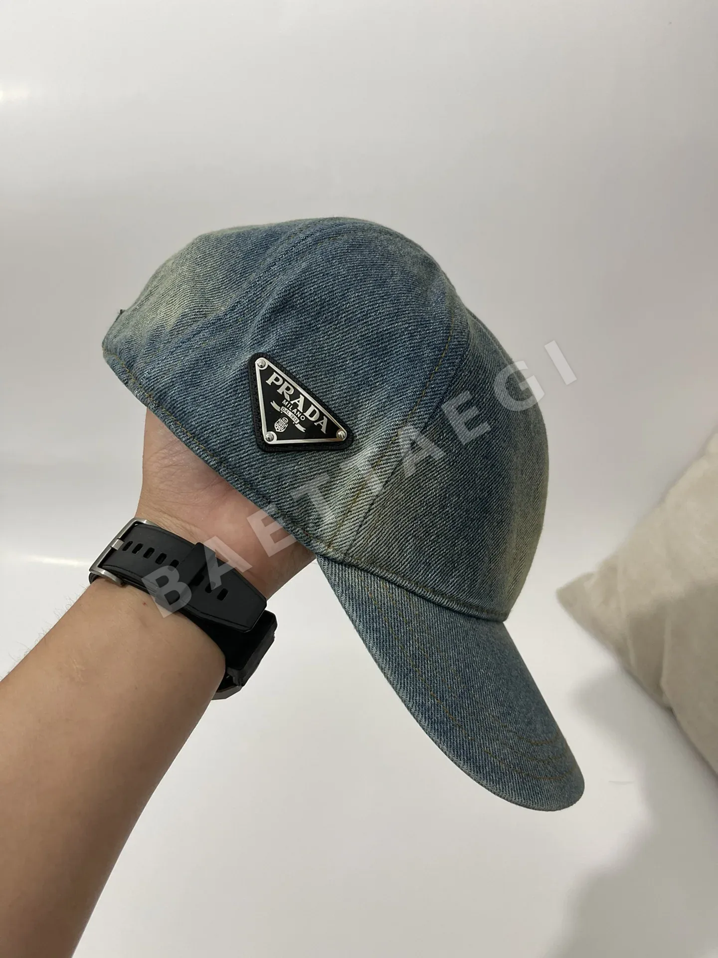 프라다 워시드 데님 피셔맨 해트 가방 상세 이미지 6