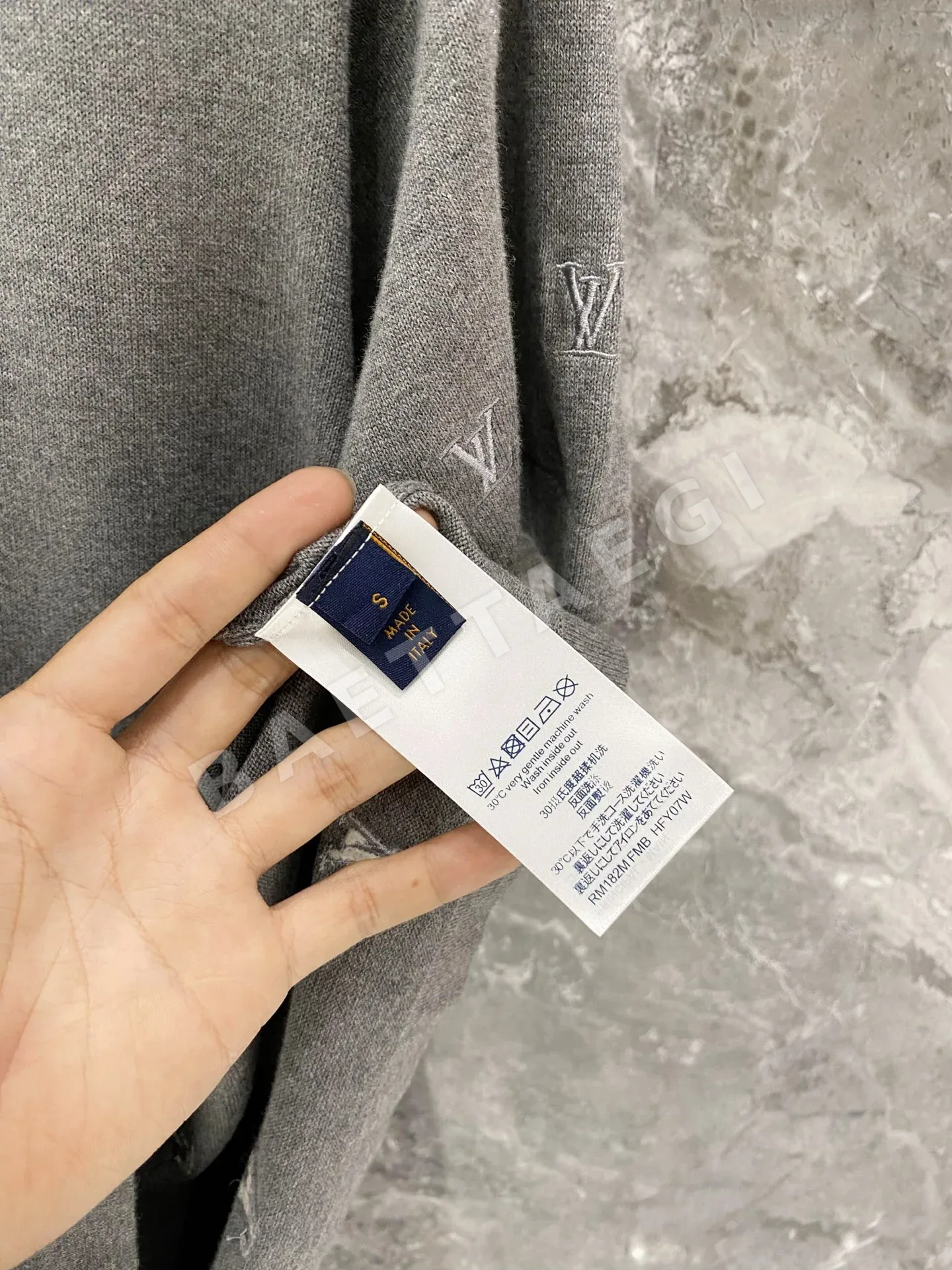 루이비통 엠보스 자카드 니트 크루넥 반팔 티셔츠 상세 이미지 8