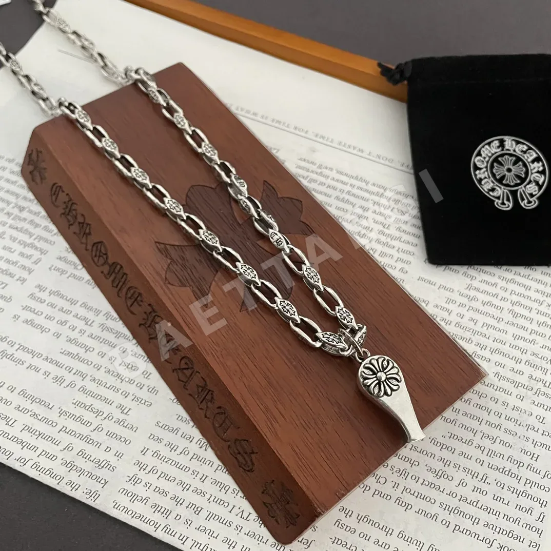 크롬하츠 레트로 다이아몬드 크로스 목걸이 상세 이미지 3