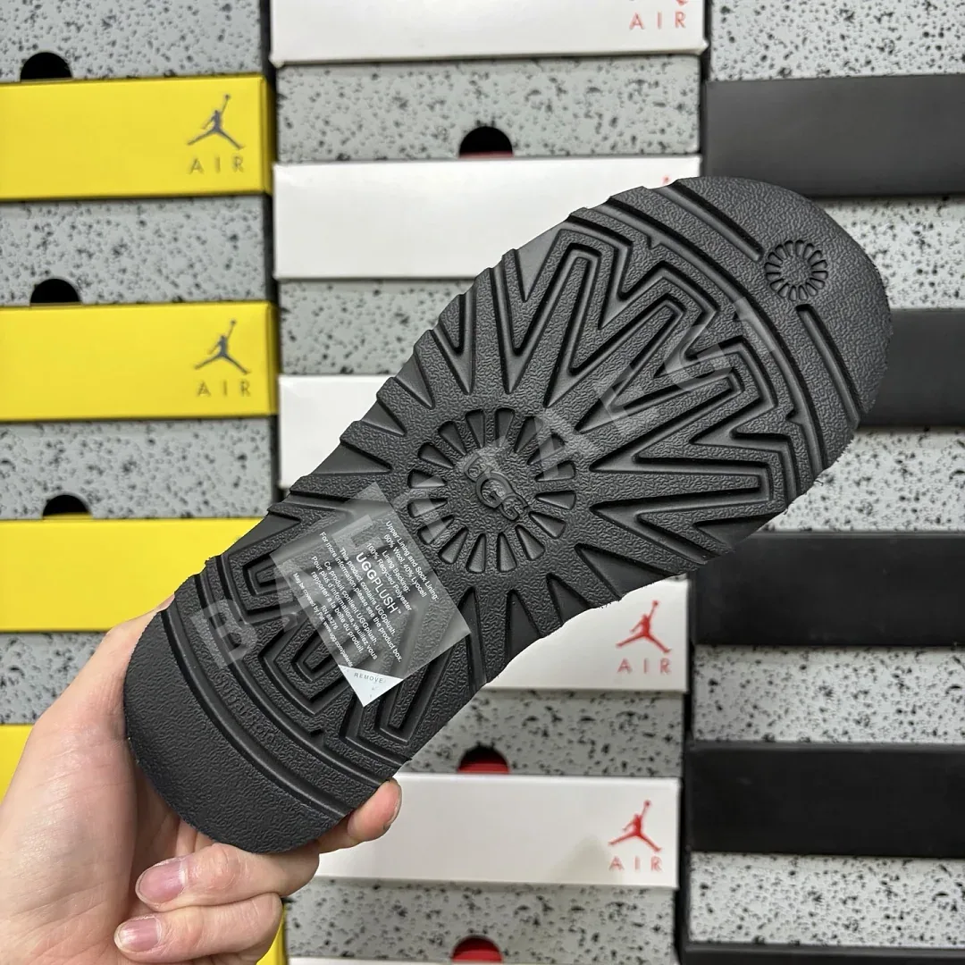 어그 [TOP] 블랙 208884 UGG Classic Mini Dipper Boot -817 상세 이미지 8