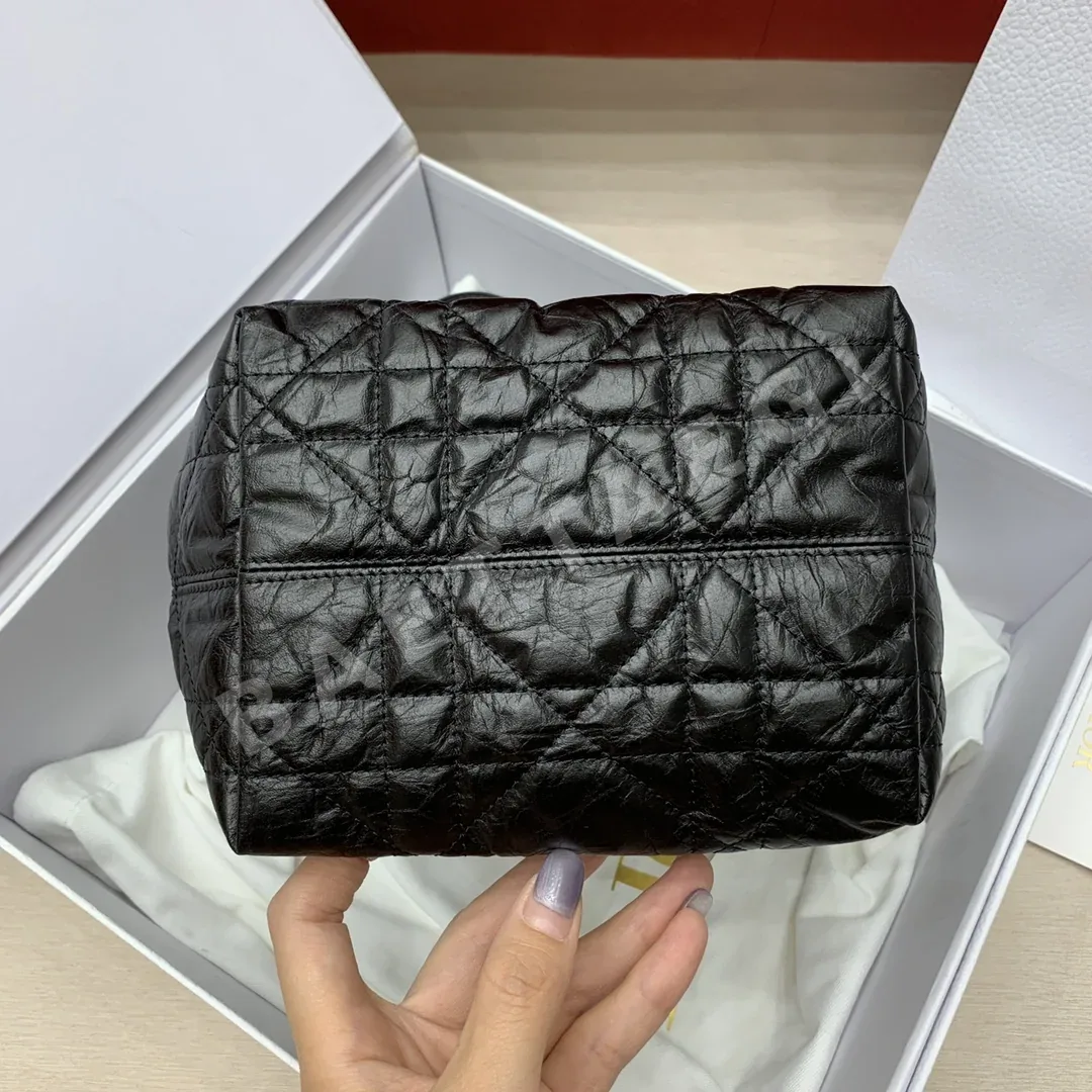 디올 뚜주흐 버티컬 스몰 가죽 가방 상세 이미지 5