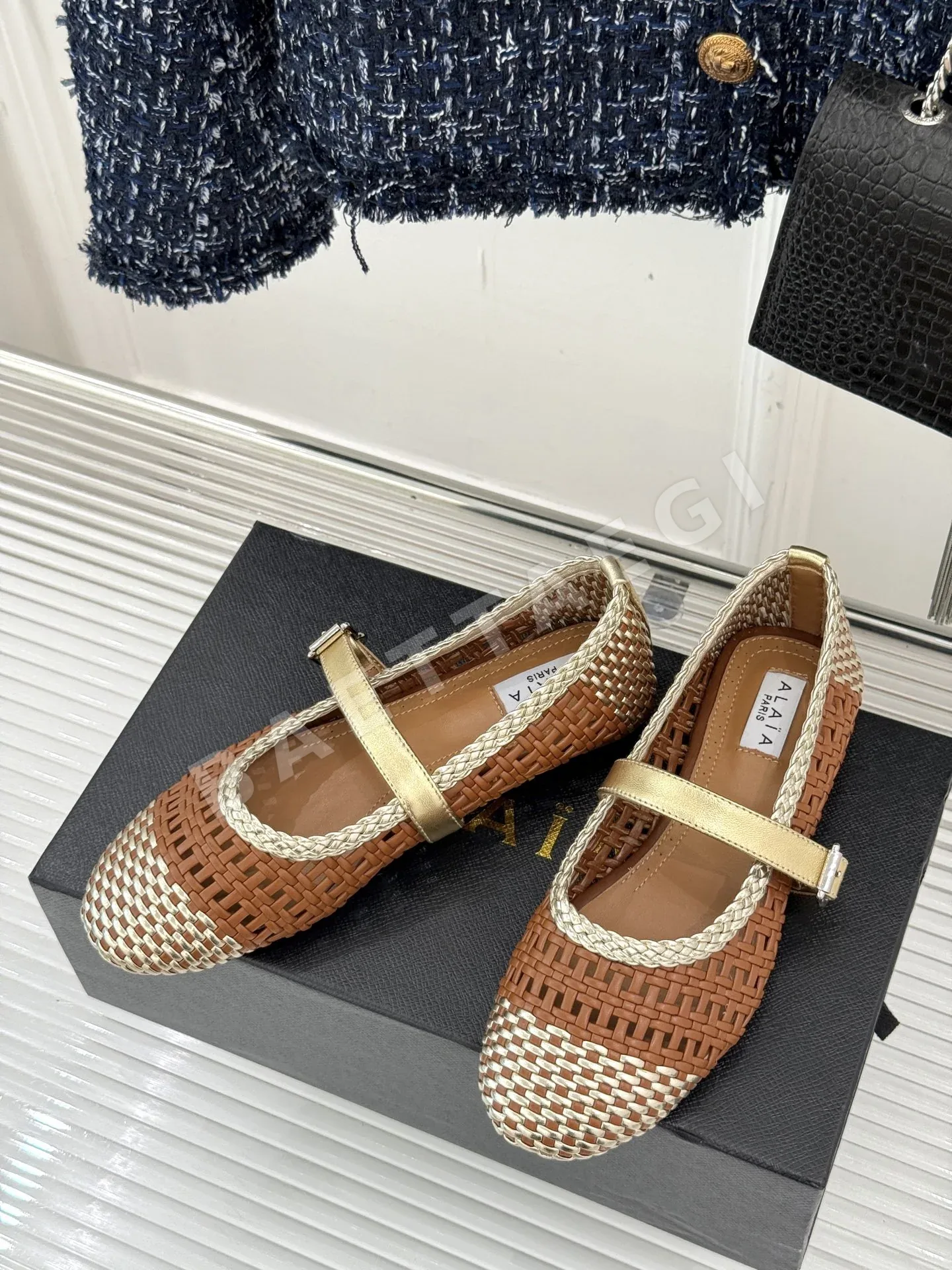 알라이아 펀칭 메리제인 슈즈 상세 이미지 2