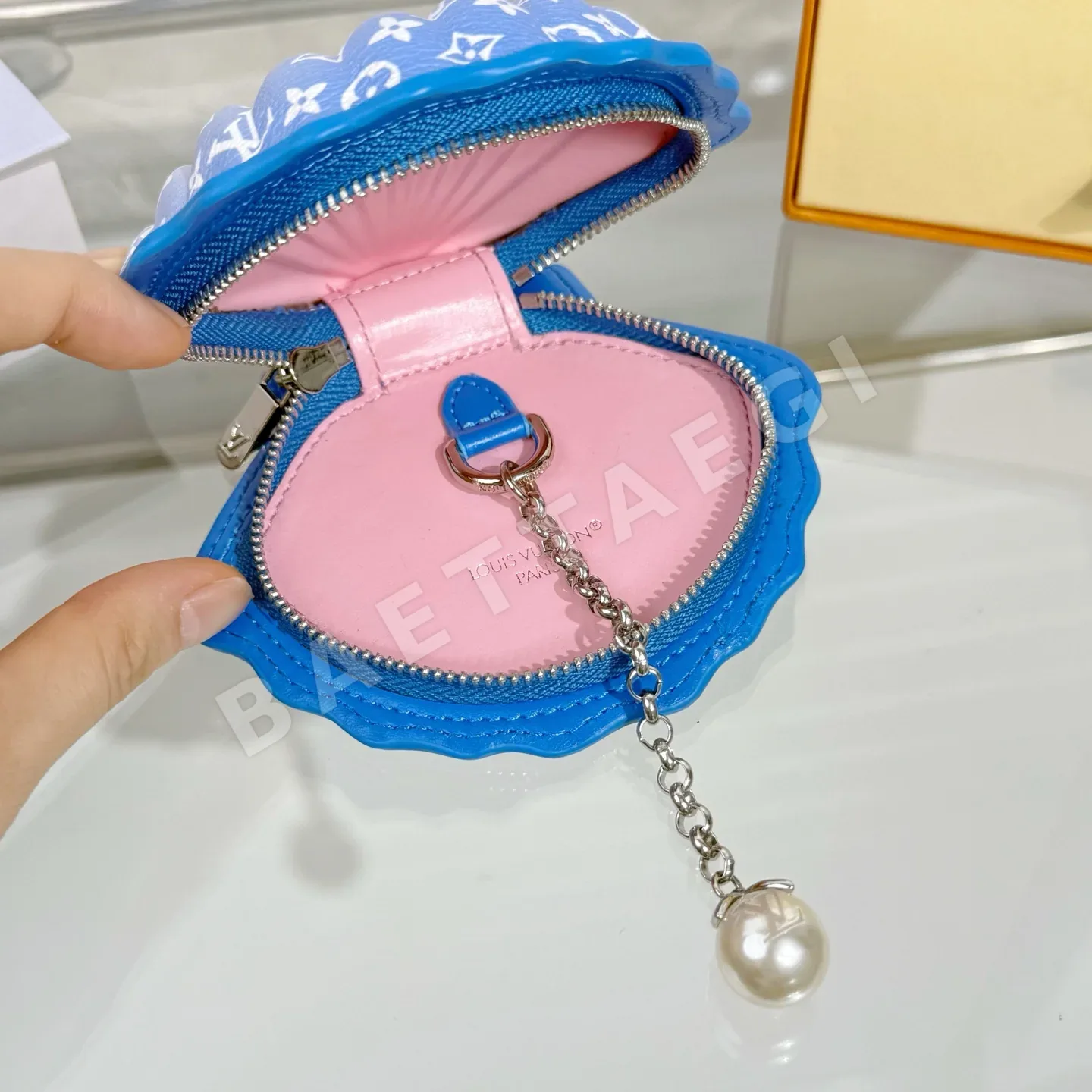 루이비통 미니 진주 조개 펜던트 키링 상세 이미지 3
