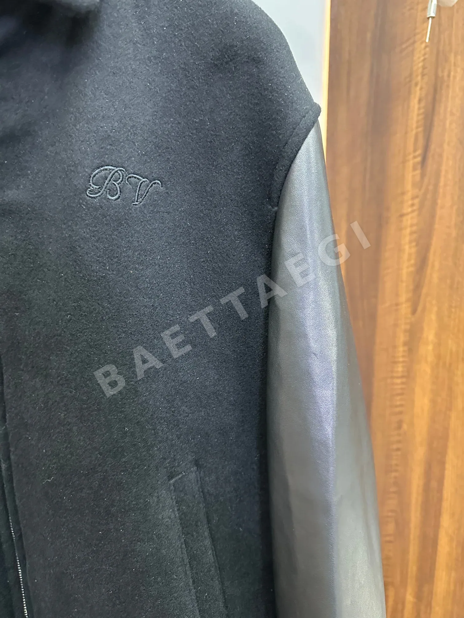 보테가베네타 캐시미어 가죽 베이스볼 자켓 상세 이미지 5