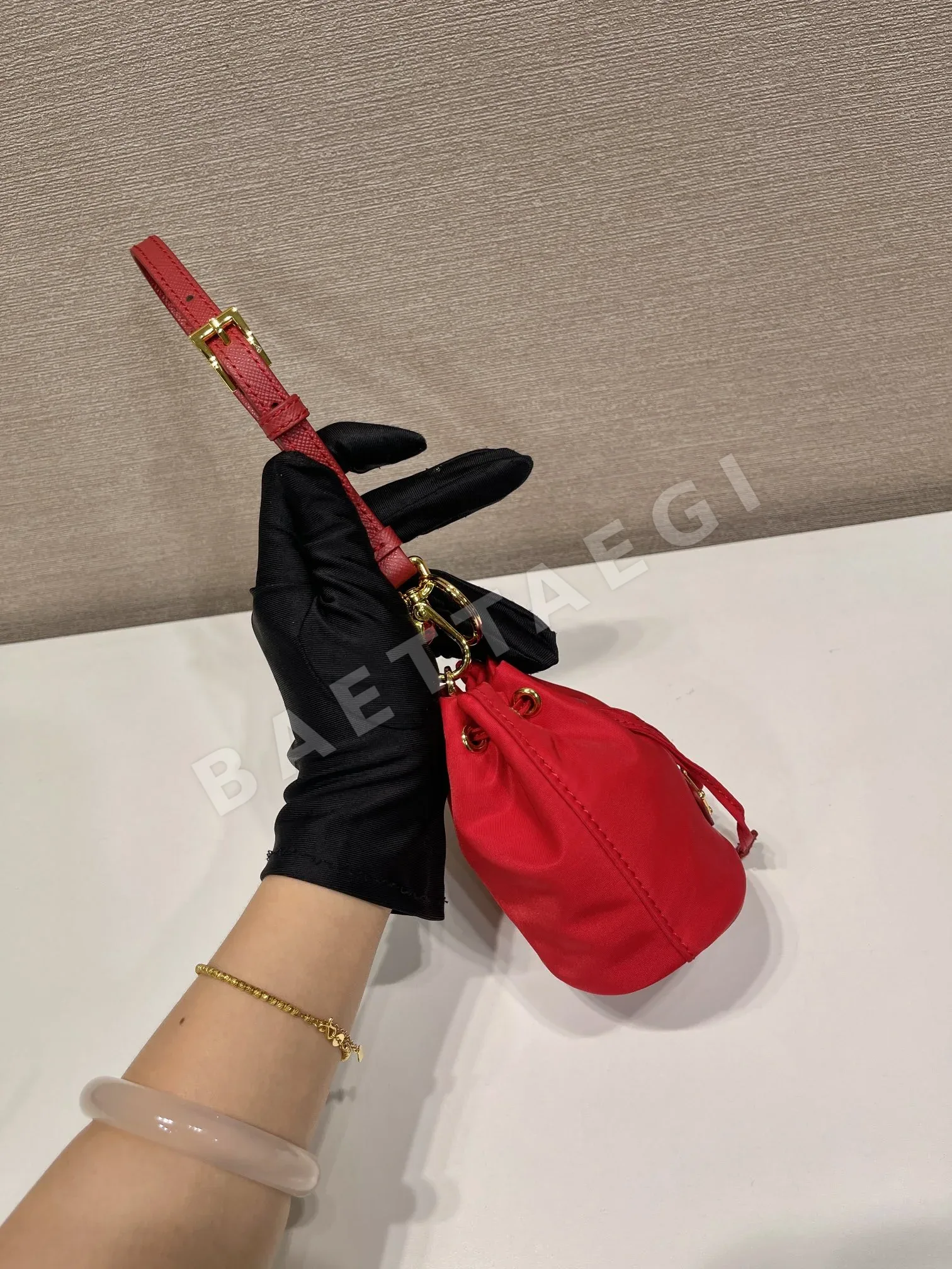 프라다 리나일론 미니 버킷백 1TT202 상세 이미지 4