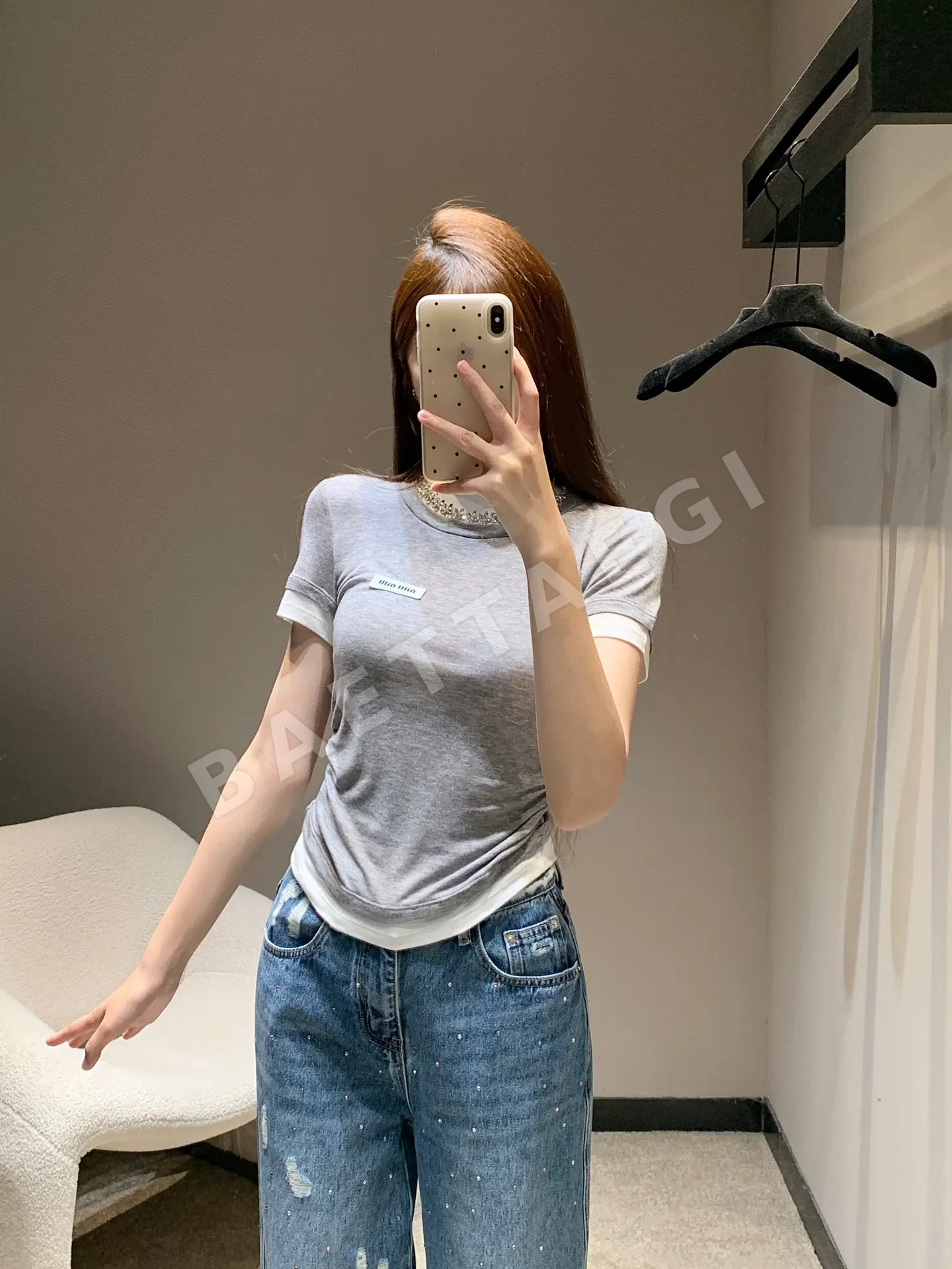 미우미우 라인스톤 장식 슬림핏 반팔 티셔츠 상세 이미지 3