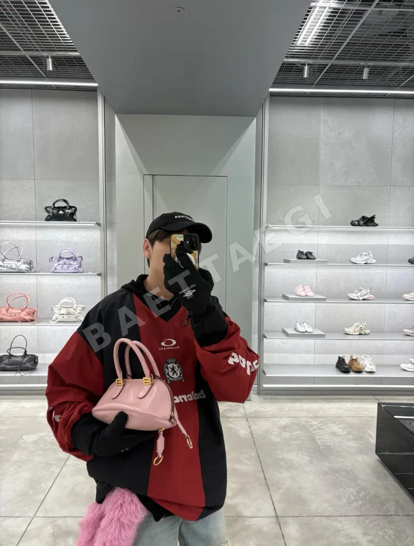 발렌시아가 컬러 블록 V넥 긴팔 티셔츠 상세 이미지 19