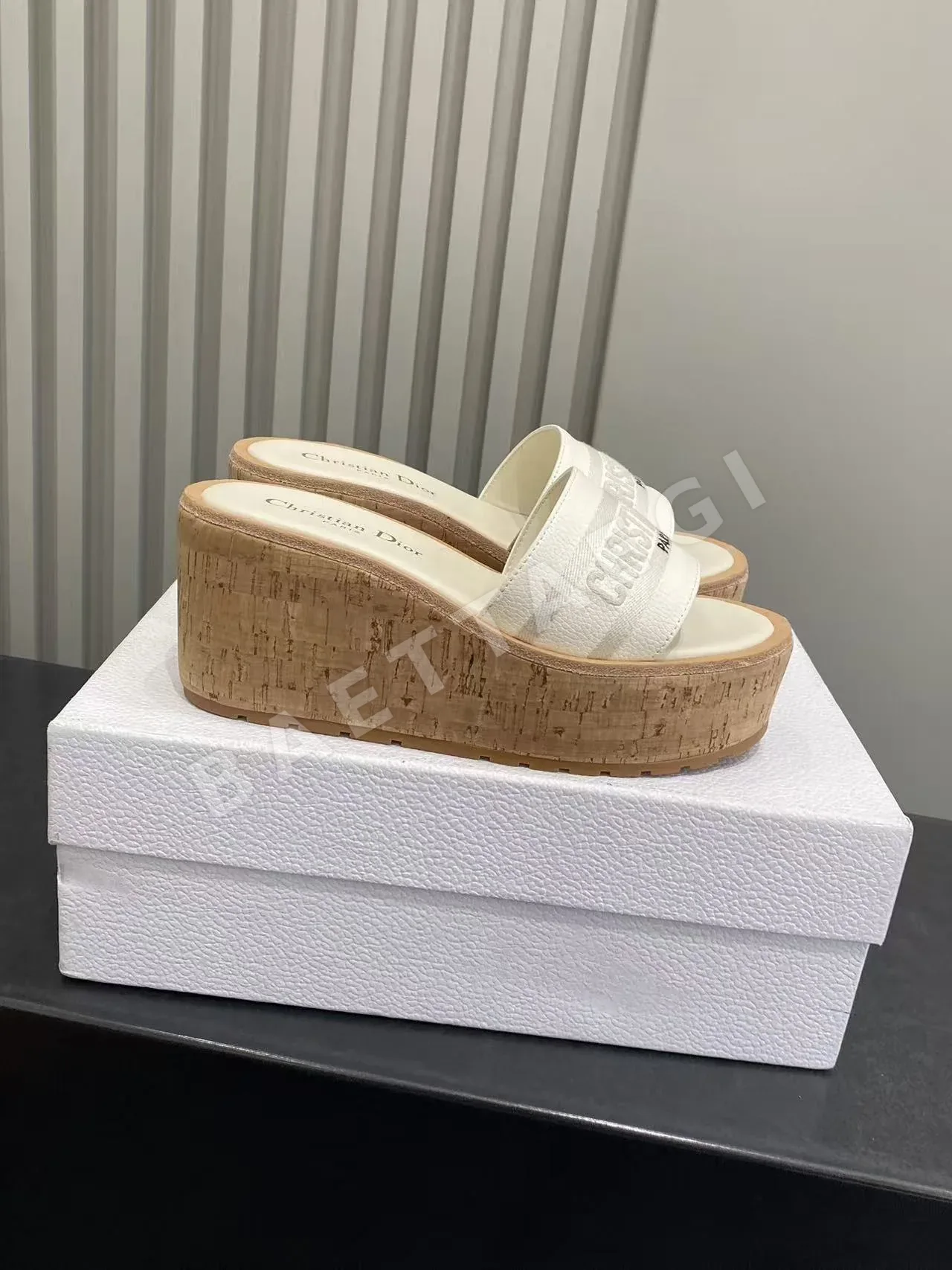 디올 자수 플랫폼 웨지 샌들 55614