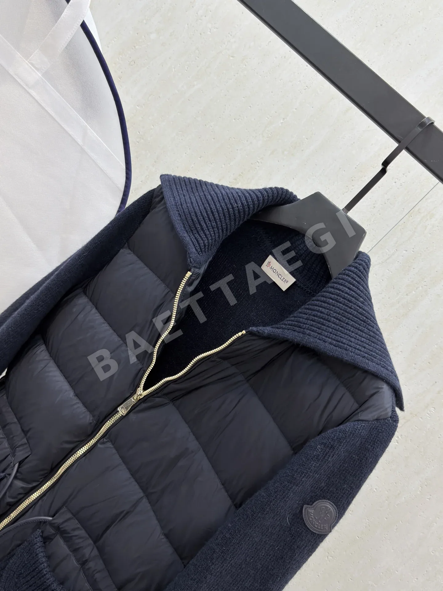 몽클레르 여성 화이트 덕다운 패딩 상세 이미지 5