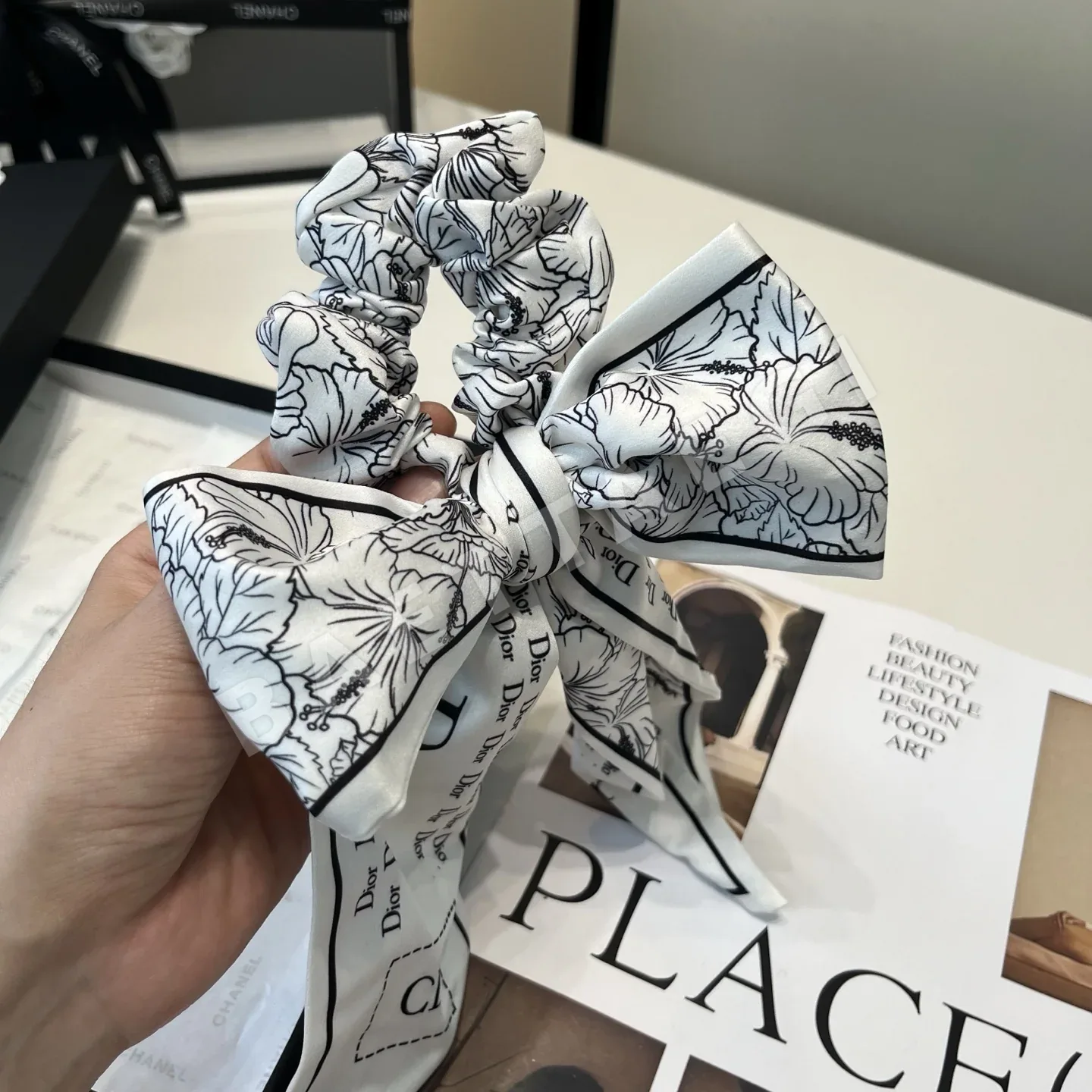 디올 CD 리본 헤어 타이 상세 이미지 4
