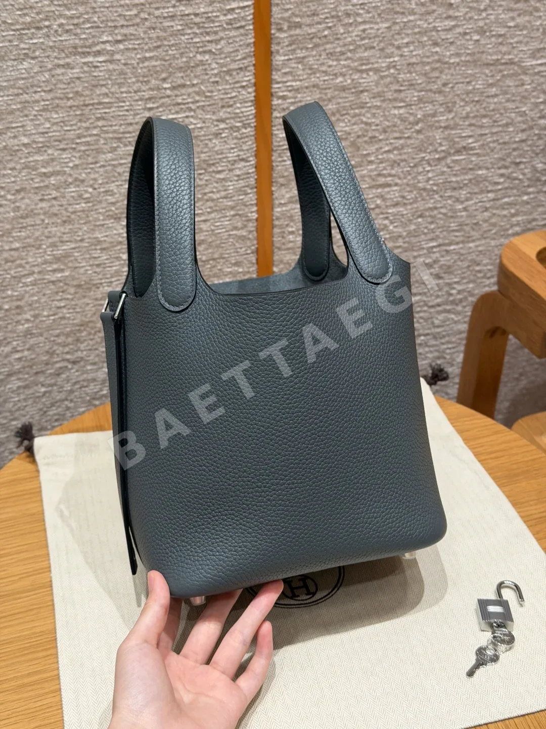에르메스 피코탄 락 크레망스 가죽 지갑 상세 이미지 3