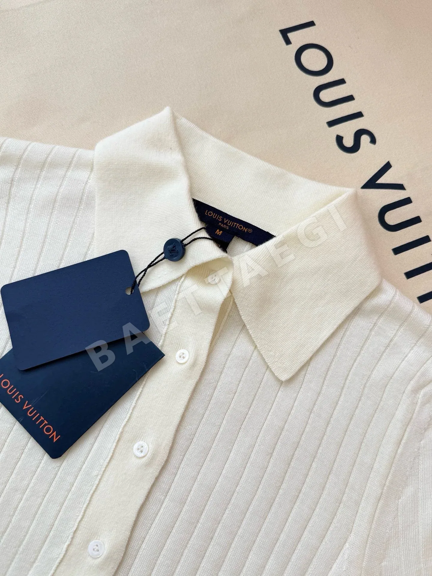루이비통 LV 세로 스트라이프 폴로 카라 여성 니트 상세 이미지 4