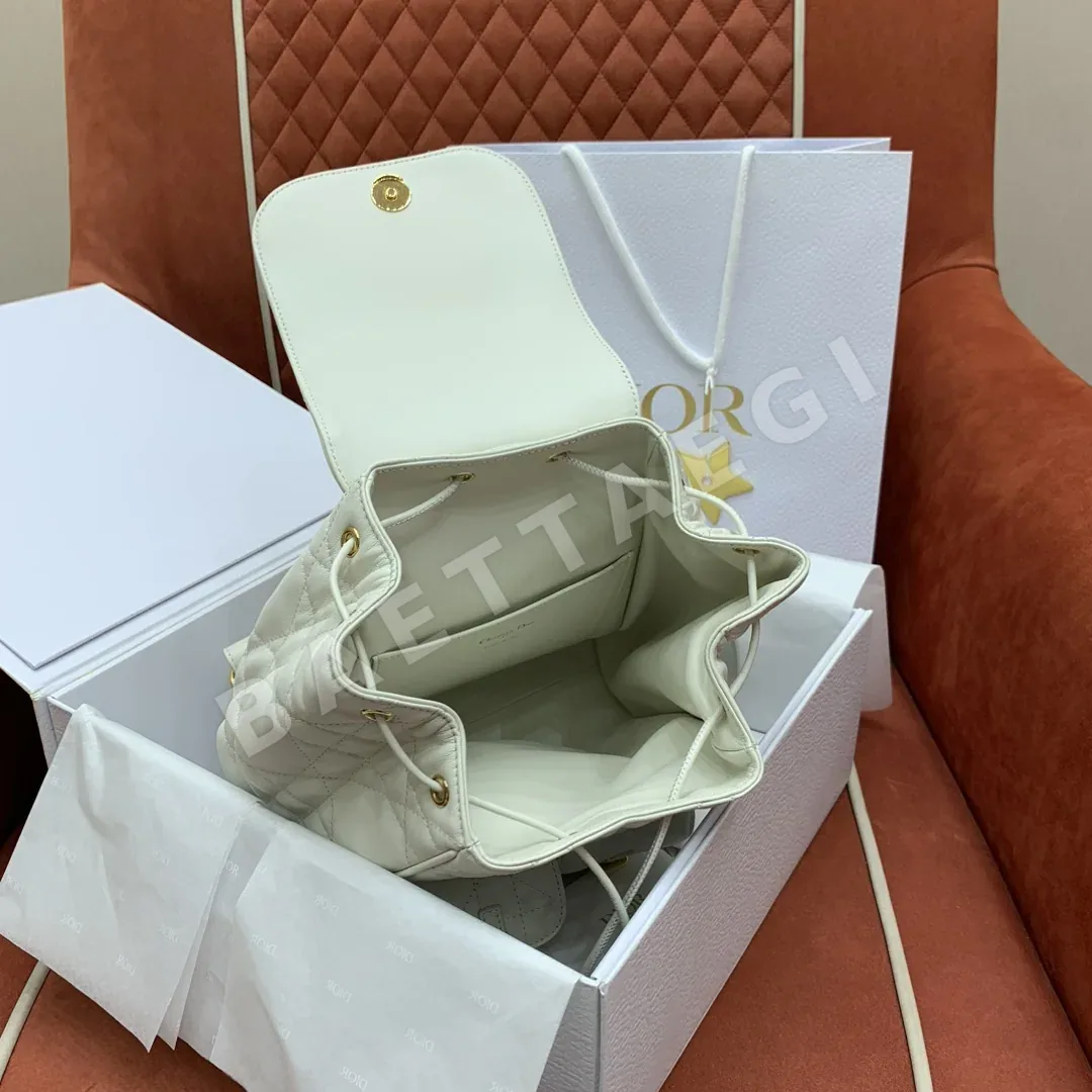 디올 화이트 램스킨 미디엄 백팩 상세 이미지 8