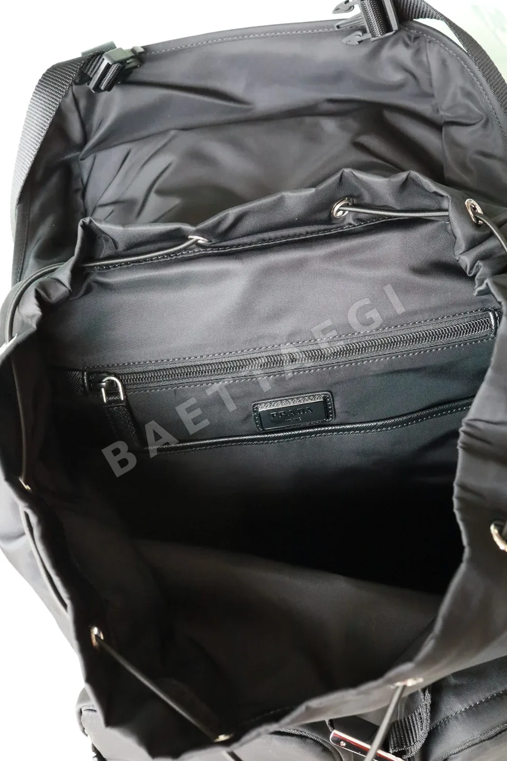 프라다 리나일론 하이킹 백팩 2VZ019 상세 이미지 9
