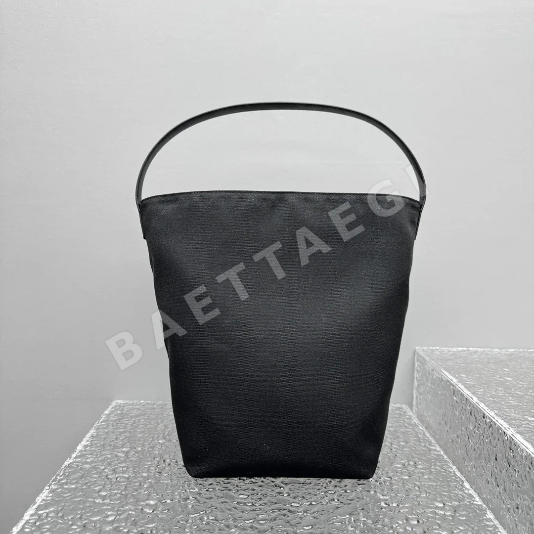더로우 블랙 캔버스 버킷백 상세 이미지 2