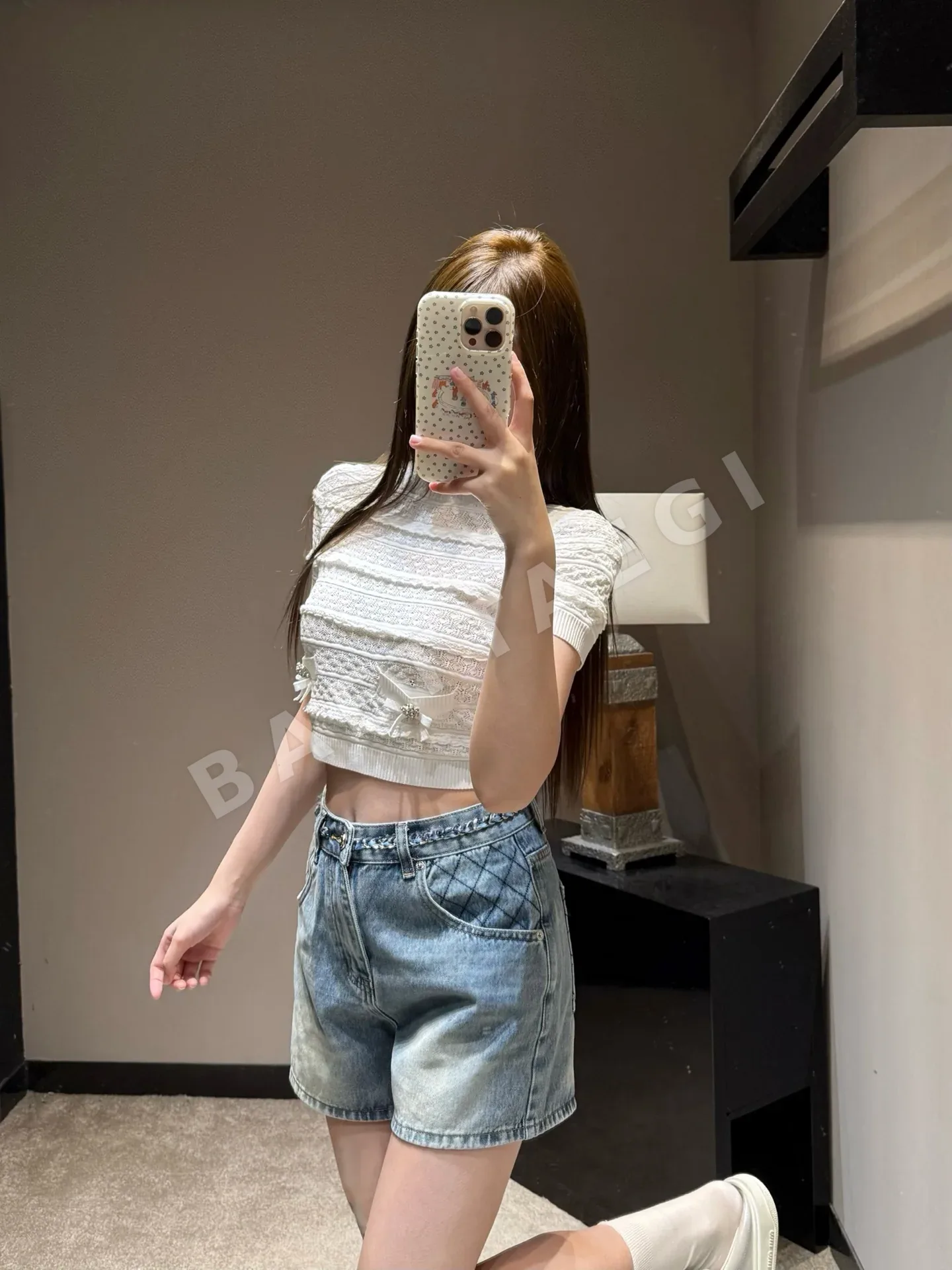 샤넬 다이아몬드 퀼팅 체인 허리 워시드 데님 반바지 103954