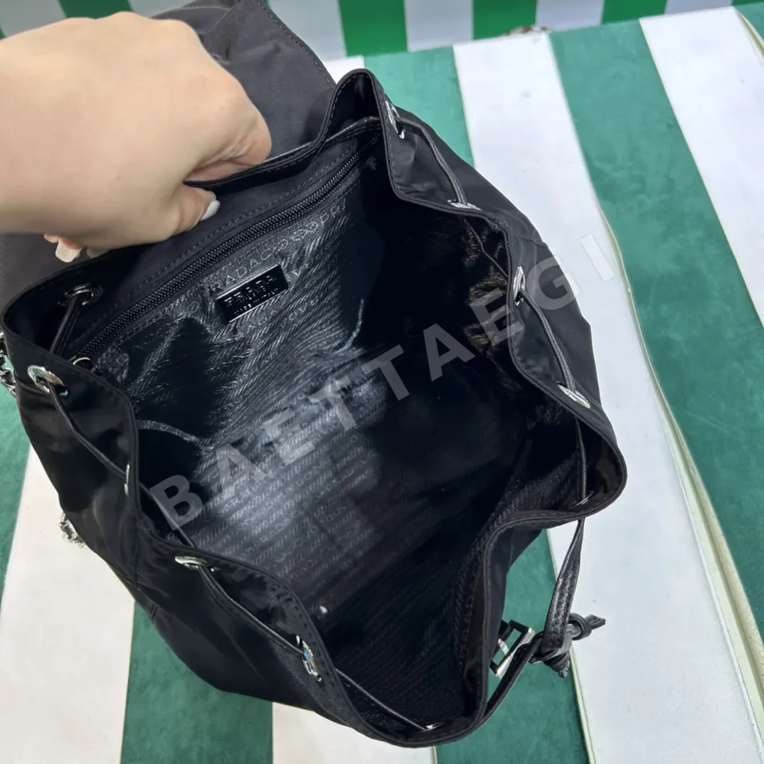 프라다 나일론 체인 스트랩 백팩 1BZ830 상세 이미지 7