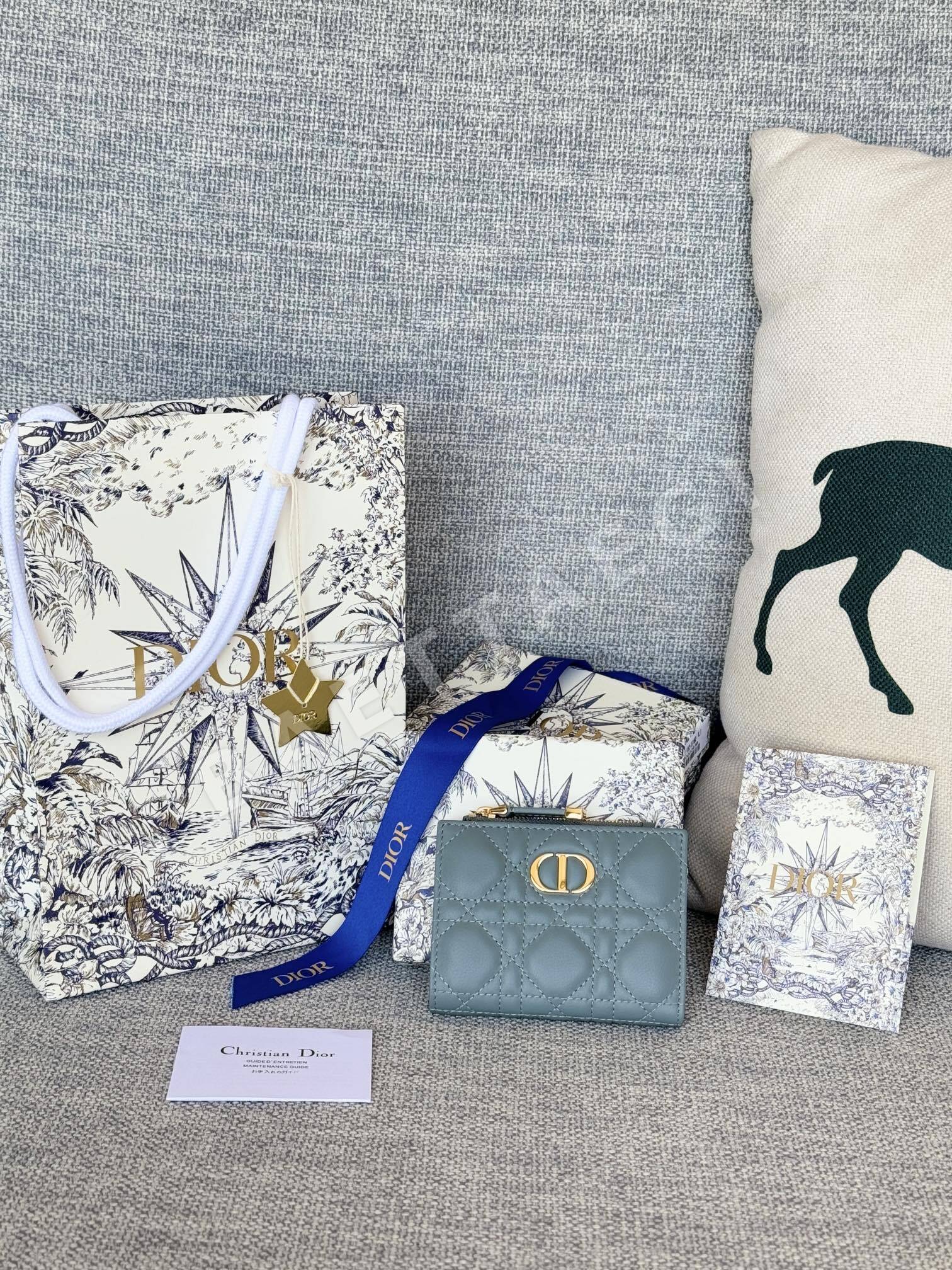 디올 카로 달리아 스몰 지갑 22465
