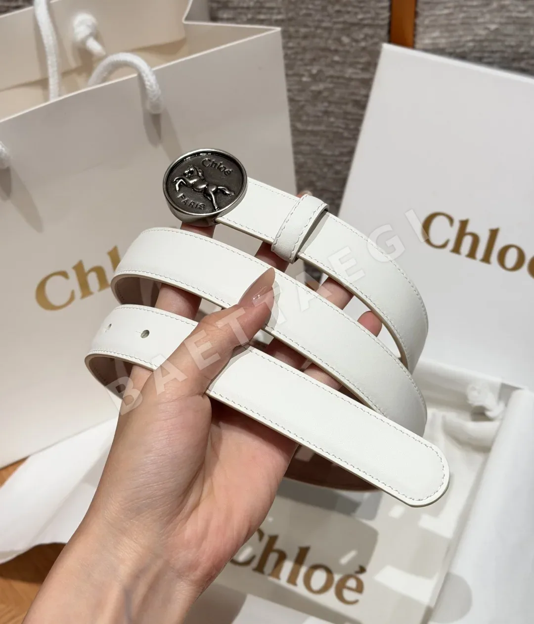 끌로에 호스 메달 가죽 벨트 상세 이미지 2