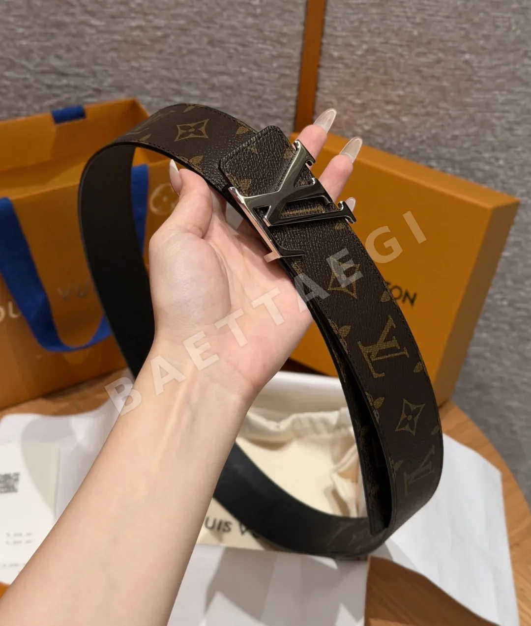 루이비통 이니셜 모노그램 미드나이트 40mm 리버시블 벨트 상세 이미지 5