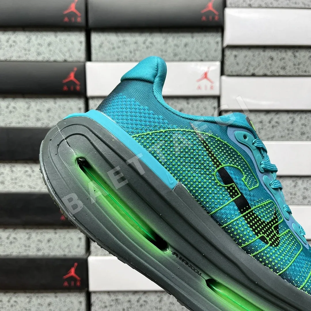 나이키 [5A] 보메로 프리미엄 IV6297-300 202028 Nike Vomero Premium Chicago Marathon 상세 이미지 4