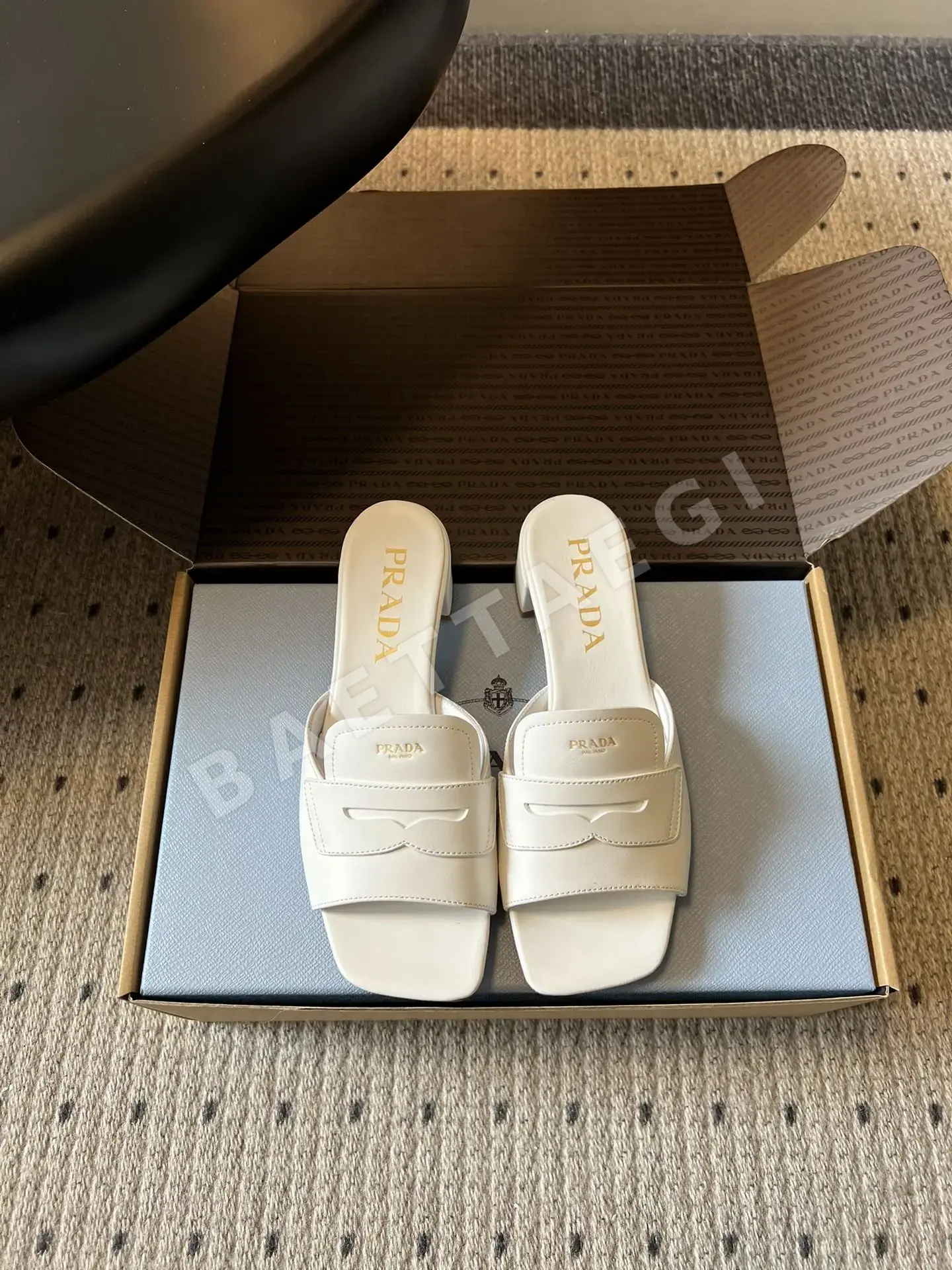 프라다 뉴스퀘어 토 청키 힐 샌들 96094