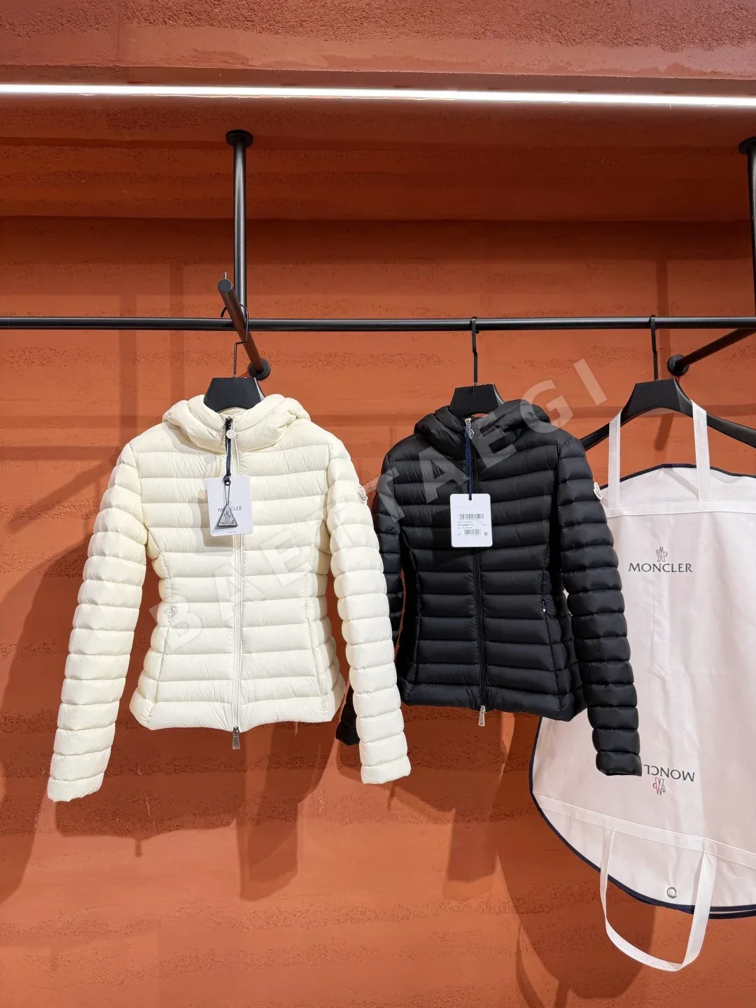 몽클레르 이겔 후드 쇼트 다운 자켓 상세 이미지 9