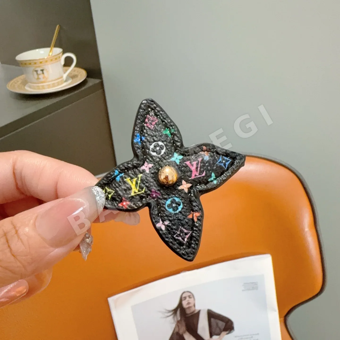루이비통 모노그램 네잎클로버 헤어 클립 악세사리 184132