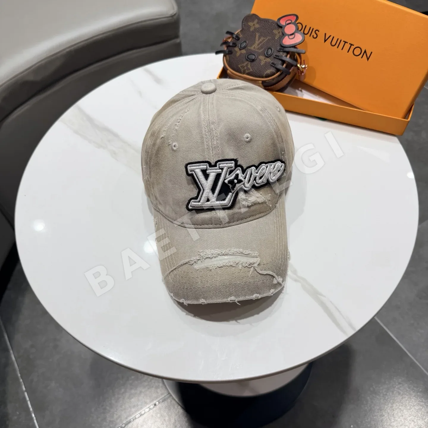 루이비통 LV 손상 가공 베이스볼 캡 상세 이미지 2