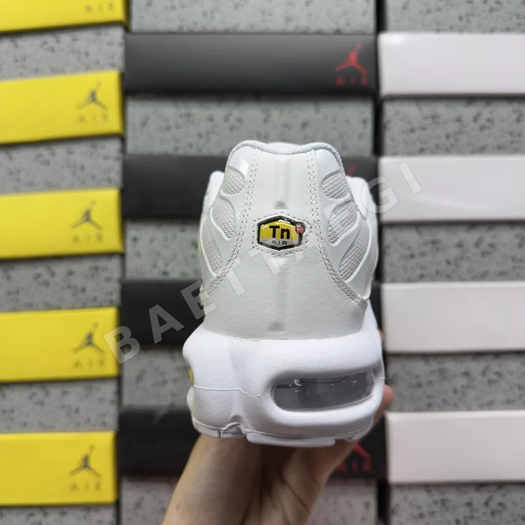 나이키 [TK] 에어 맥스 플러스 DM2362-100 201969 Nike Air Max Plus White Pure Platinum 상세 이미지 9