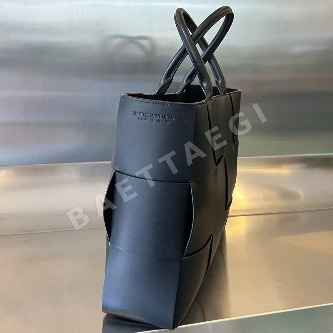 보테가베네타 아르코 토트백 (Arco Tote) 미디엄 729244 37*27*9cm 상세 이미지 9