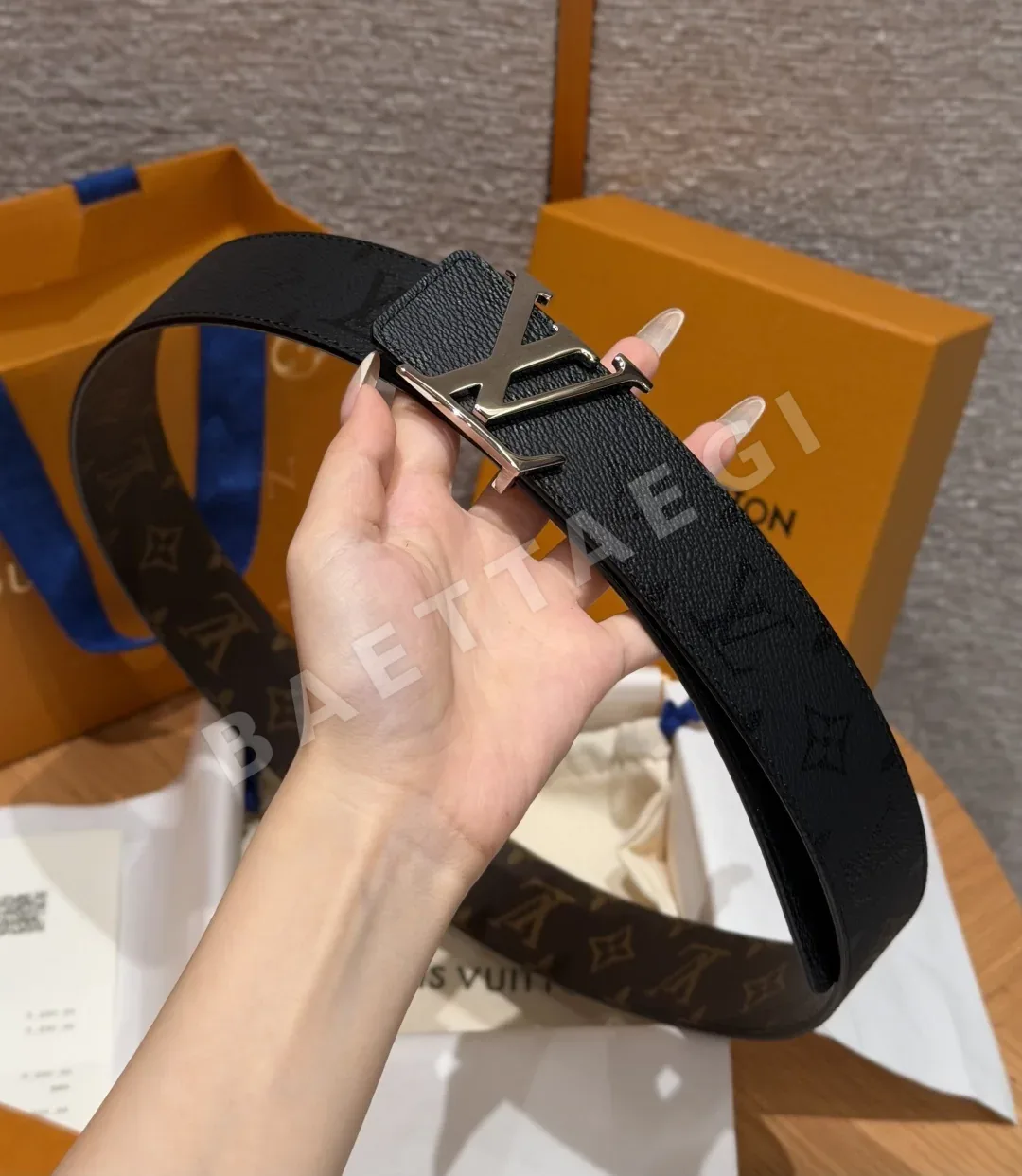 루이비통 이니셜 모노그램 미드나이트 40mm 리버시블 벨트 상세 이미지 4