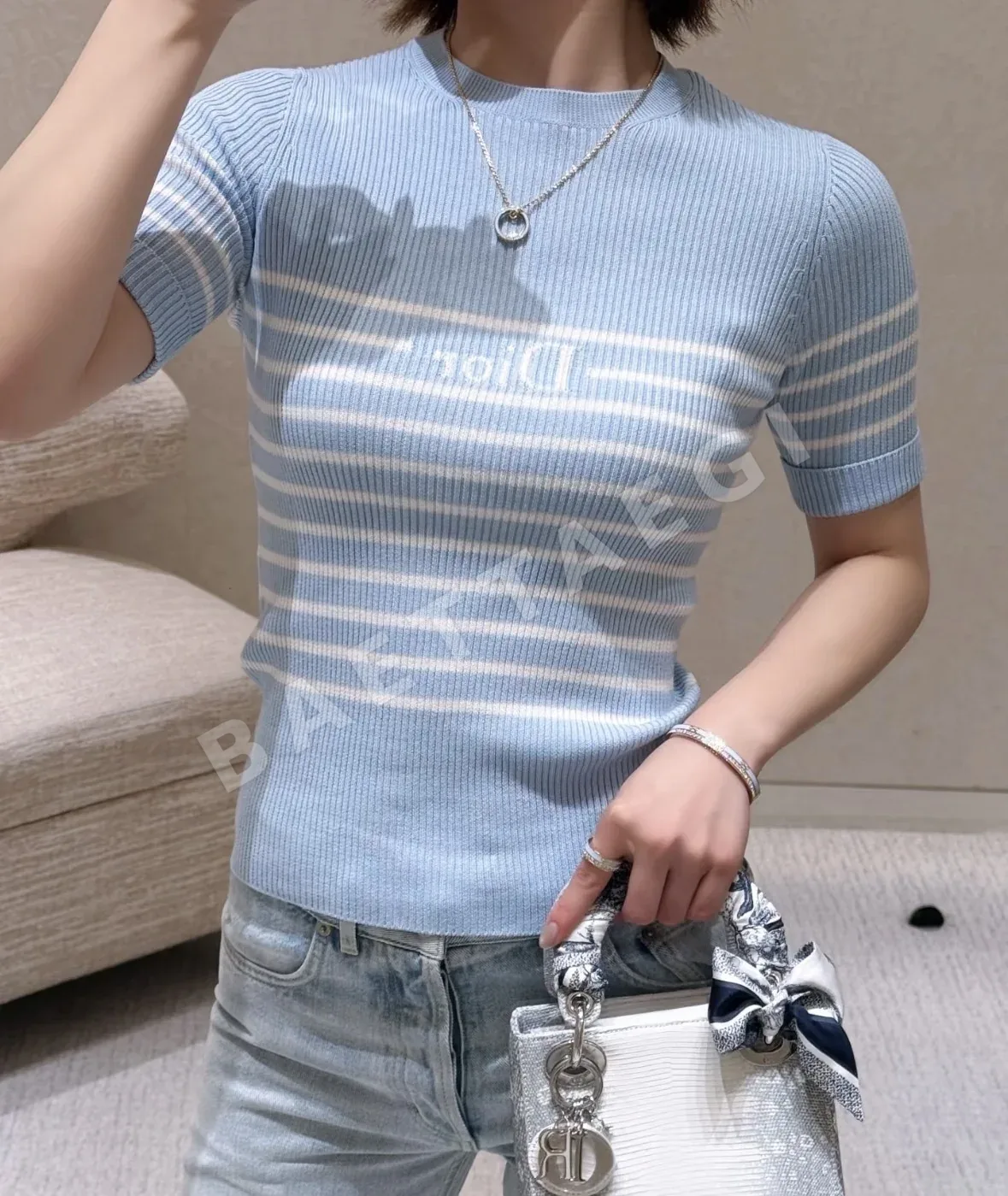 디올 여성 로고 자수 스트라이프 슬림핏 반팔 니트 레플리카 상세 이미지 6