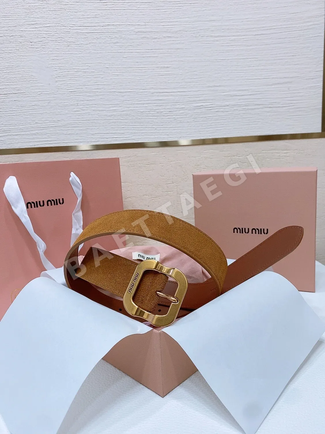 미우미우 각인 메탈 로고 송아지가죽 벨트 상세 이미지 2